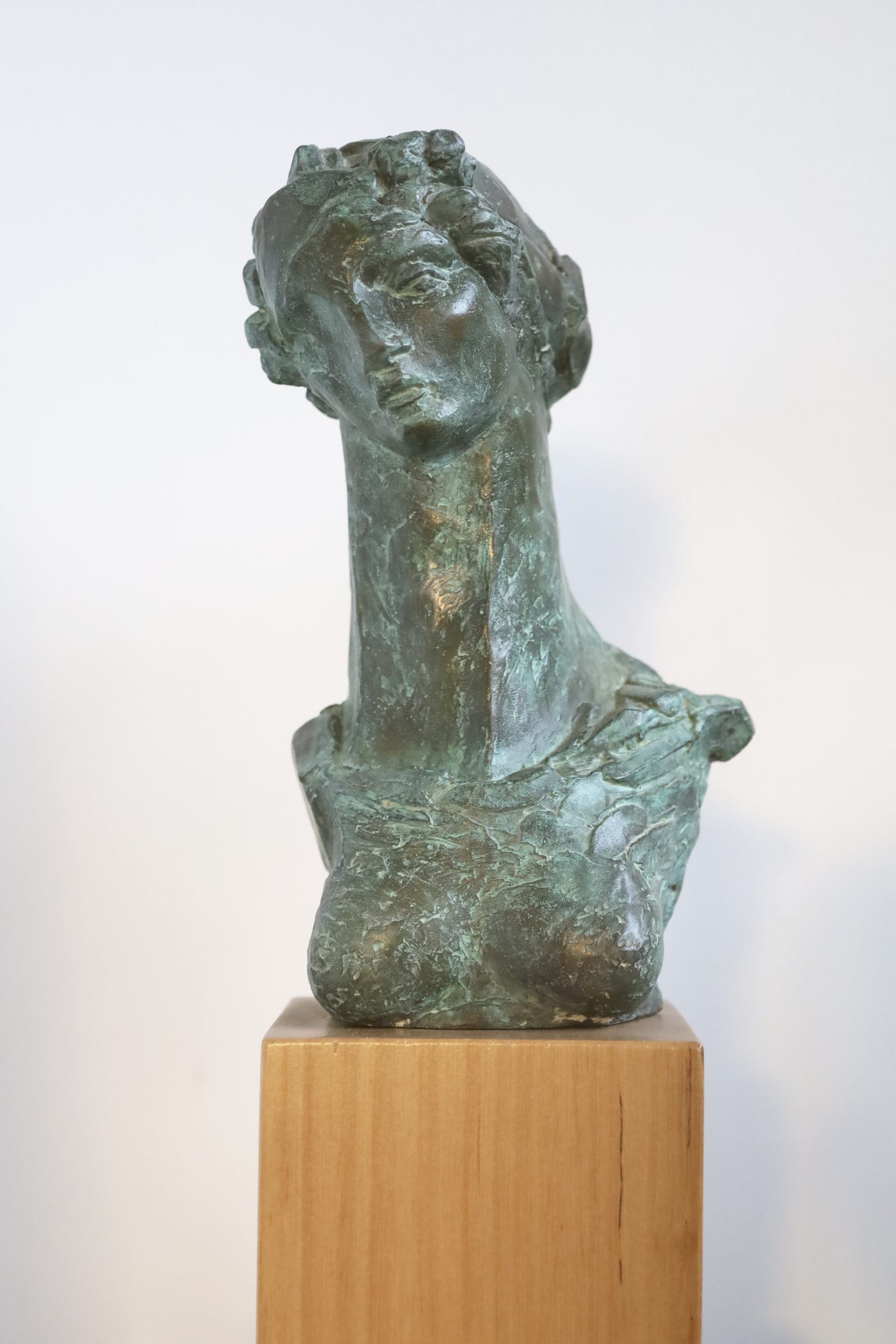 escultura Seikilos bronce Luis Manuel García Cruz vista frontal